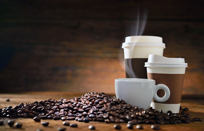 効能のためにビタミンを服用している間、禁止されている製品としてのコーヒー